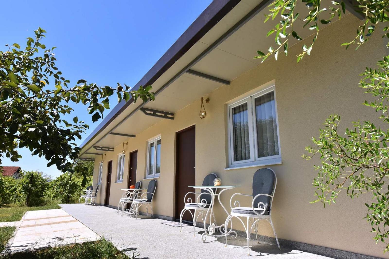 Airport Tri Hrasta Apartment *